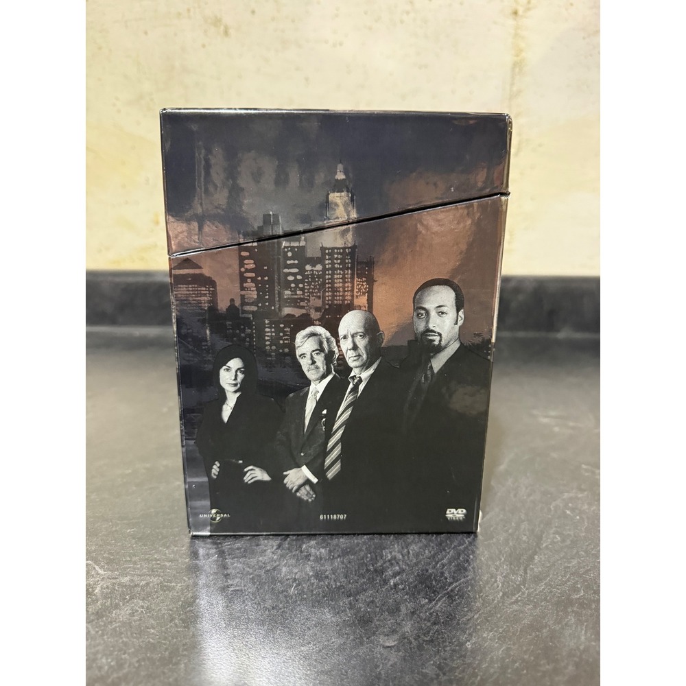 Law & Order The Complete Series Seasons 1-20 DVD Box Set 104 Discs 2011 NBC NYC - Picture 4 of 10